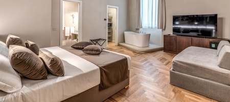 Triple Room with Bathtub – Third Floor in the Annex
