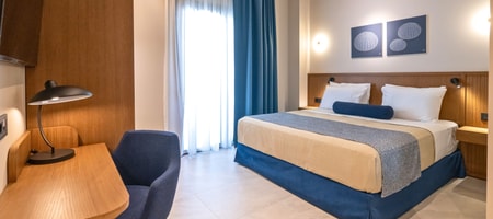 King Room w/ Balcony