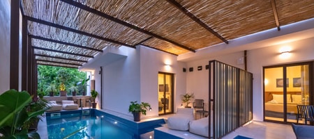 Swim-up King Suite w/ Balcony