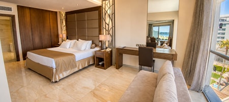 Deluxe Beachfront Suite