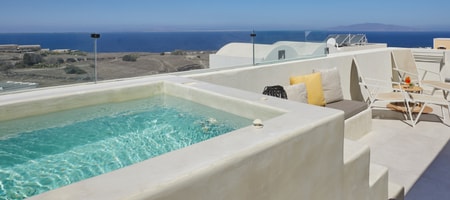 Honeymoon suite with outdoor private heated jetted tub