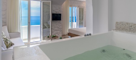 Premium Suite with Full Sea View & Indoor Jacuzzi (55m² / 590ft²)