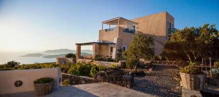2 Bedroom Villa with View to Caldera Cliffs and Sea