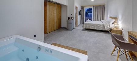 Deluxe Suite With Spa Bath