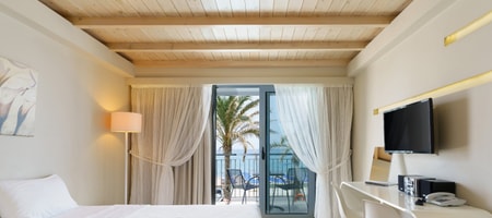 Family Room Split Level with Sea View