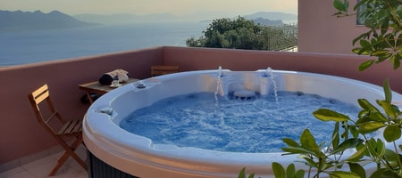 Villa Coralo with Hot Tub