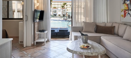 Premium One Bedroom Suite Swim up