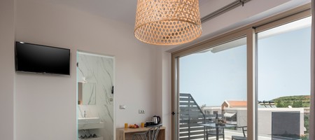 Luxury Double Room - Common Kitchen - Side Sea View