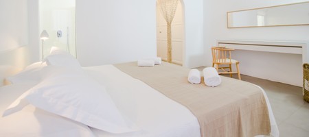 Deluxe one bedroom suite with garden and seaview
