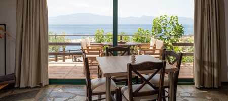 Apartment with View and Balcony "Avgerino"