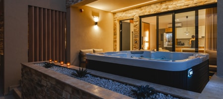 Ground Floor Suites with Outdoor Jacuzzi