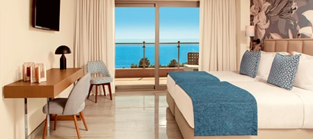 Executive Suite 2 - Bedroom Sea View