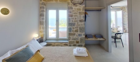 Suite with Sea View and shared Pool
