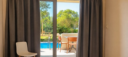 One Bedroom Apartment Swim Up