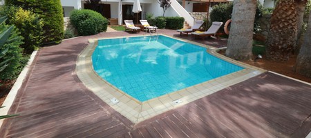 Suite with Sharing Pool