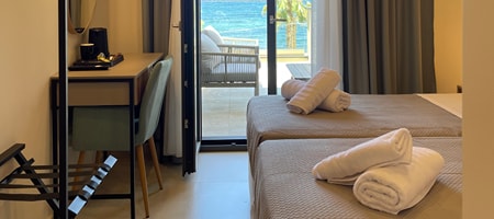 Premium Deluxe Double/Twin – Sea View with Balcony