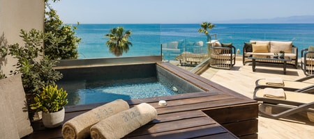 Alas Suite with outdoor jet tub