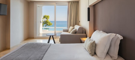 Superior Swim Up Room with Sea View 25m²