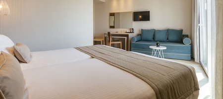 Premium Room with Side Sea View 28 m²