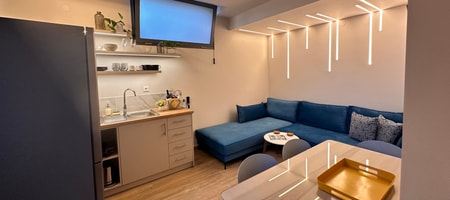 Deluxe Semi- Basement 2-Bedroom Apartment
