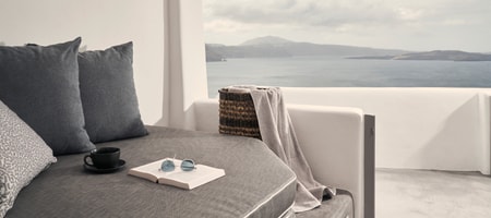 Junior suite with caldera view and outdoor heated mini plunge pool