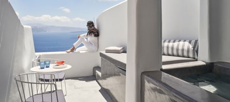 Superior suite with caldera view and outdoor heated mini plunge pool