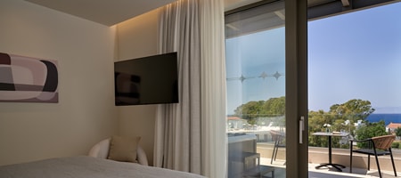 Superior High Floor Room with Panoramic Sea View & Jacuzzi 25m²