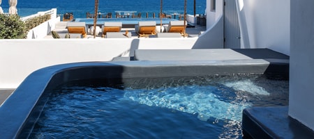 Deluxe Suite with Sea View and Jetted tub