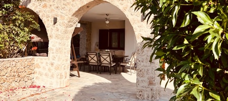 COUNTRY GARDEN HOUSE