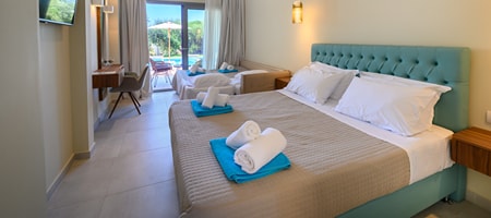 Deluxe Quadruple Room with Private Pool (Double Bed)
