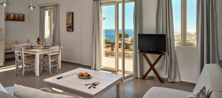 Poolfront Superior Suite with Sea View 50m²