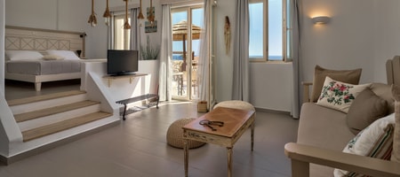 Poolfront Open Plan Suite with Sea View 40m²