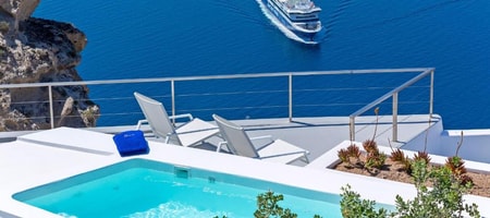 Infinity Suite with Heated Plunge Pool and Caldera View