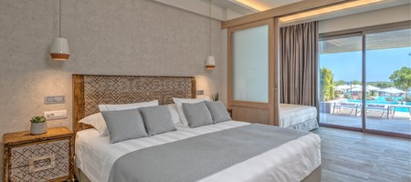 Sea View Family Swim-up Room