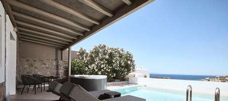 Honeymoon Suite with Private Pool & Outdoor Heated Whirlpool