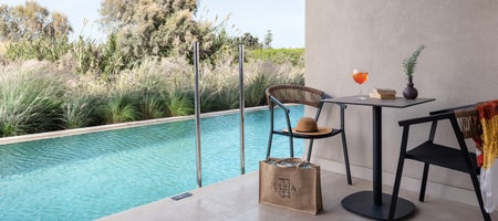 Deluxe Room with Swim Up Pool
