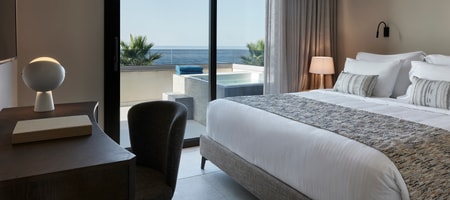Executive Suite Sea Front with Outdoor Jacuzzi