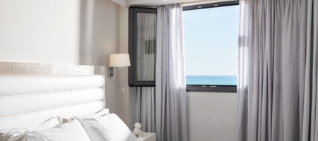 Deluxe 1 Bedroom Suite Sea View
