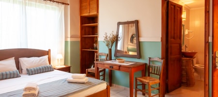 Pitho - Double Room with Balcony