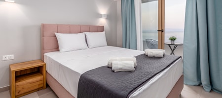Suite with Private Plunge Pool & Sea View