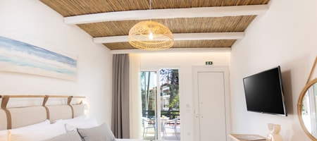 Deluxe Queen Suite