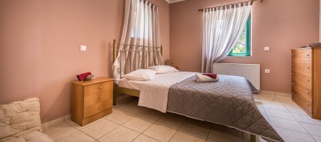 3 Bedroom Holiday House with Garden