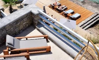 Luxury Beachfront Suite with Outdoor Jacuzzi