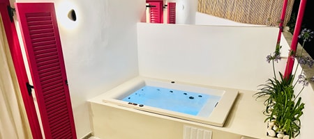 Jacuzzi Escape | Triple Room