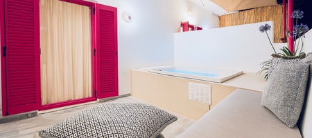 Jacuzzi Serenity Suite | Triple Room