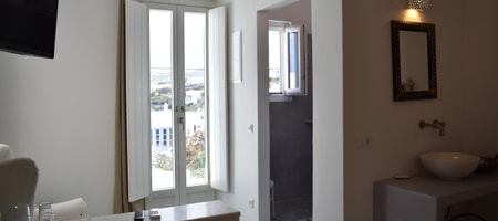 Signature Twin Room with Balcony and Sea View