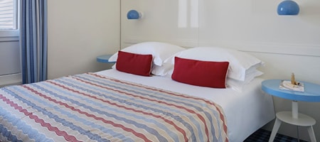 Two Single Rooms with Connecting Door 32m² Courtyard/Park View