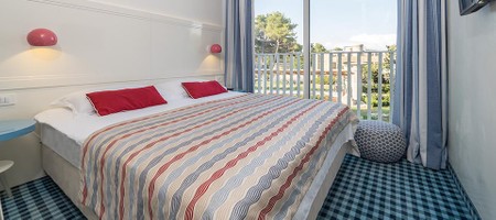 Family Room 21m² Courtyard/Park View with French Balcony