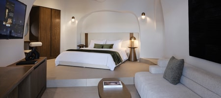 Deluxe Suite with indoor Hot tub