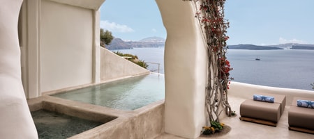 Water Retreat Suite with Infinity Pool and Hot tub